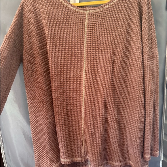She + Sky Dusty Rose Knit shirt with backless feature! So cute 💜 - Picture 1 of 8